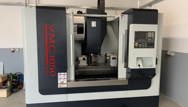 Korak naprej v tehnologiji obdelave materialov - Nakup novega CNC stroja CNC – VMC 1050 z dimenzijami mize x-1000 y-500